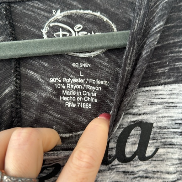 Disney lion king t shirt. Like new. - Picture 3 of 4